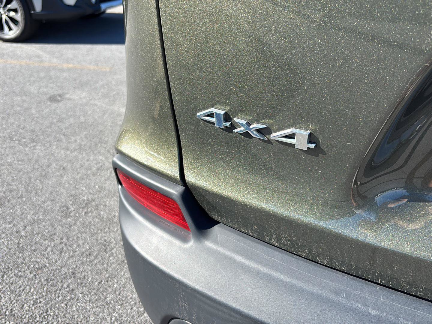 Used 2019 Jeep Cherokee Latitude Plus w/ Cold Weather Group AWD/4WD image 13