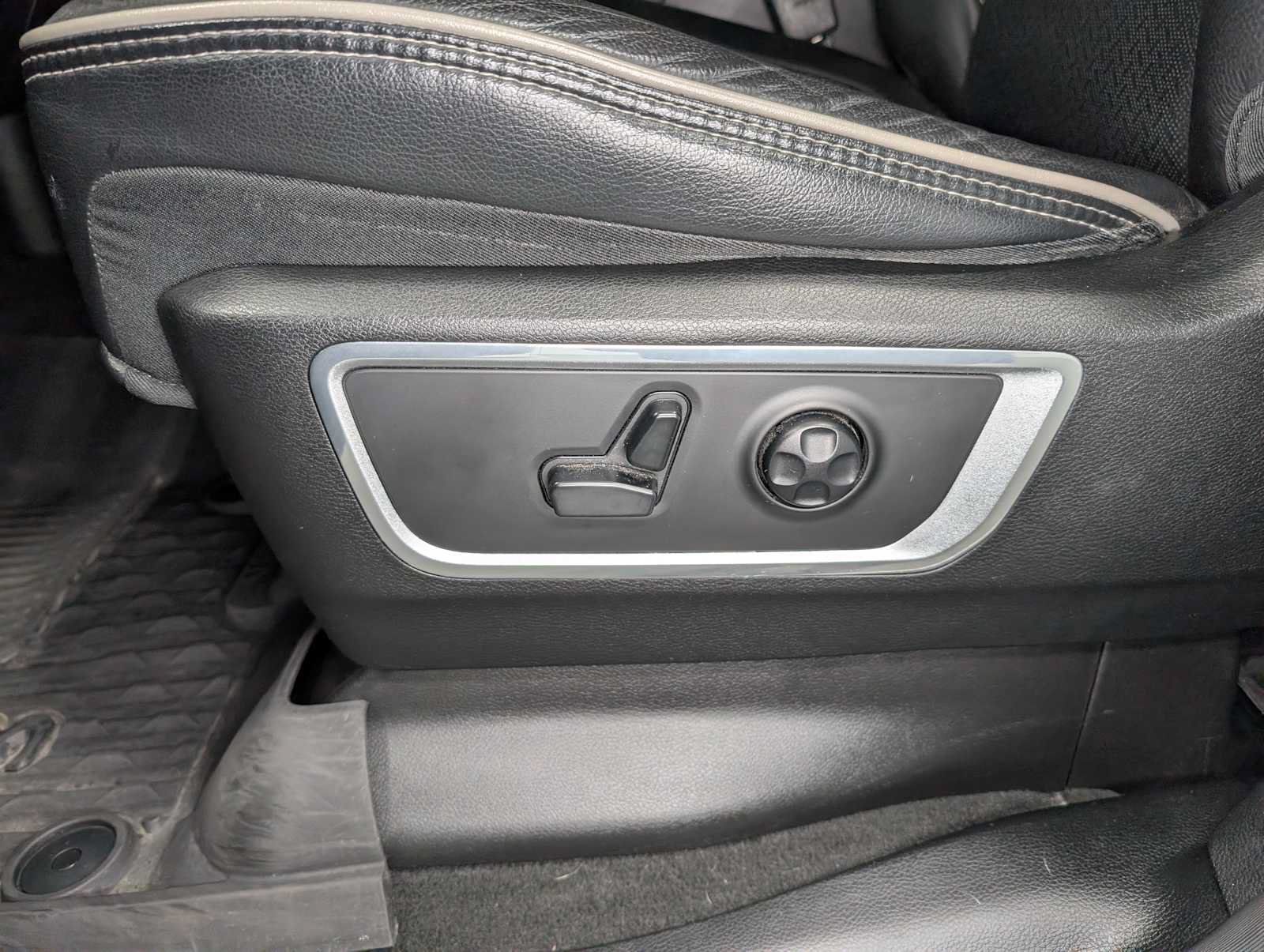 Used 2021 RAM 1500 Laramie w/ Night Edition AWD/4WD image 39