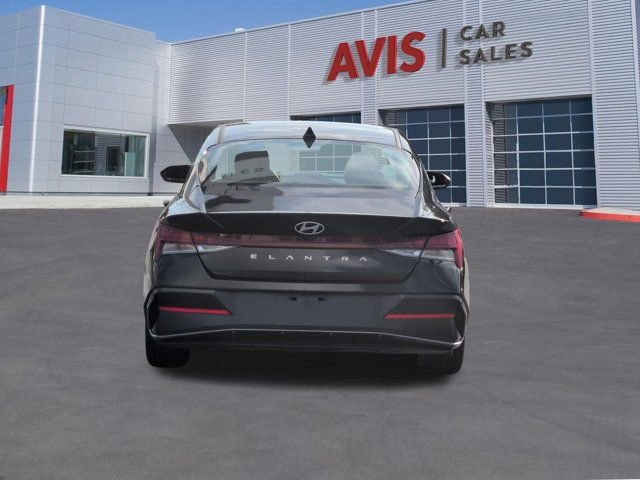 Used 2025 Hyundai Elantra SEL FWD image 7