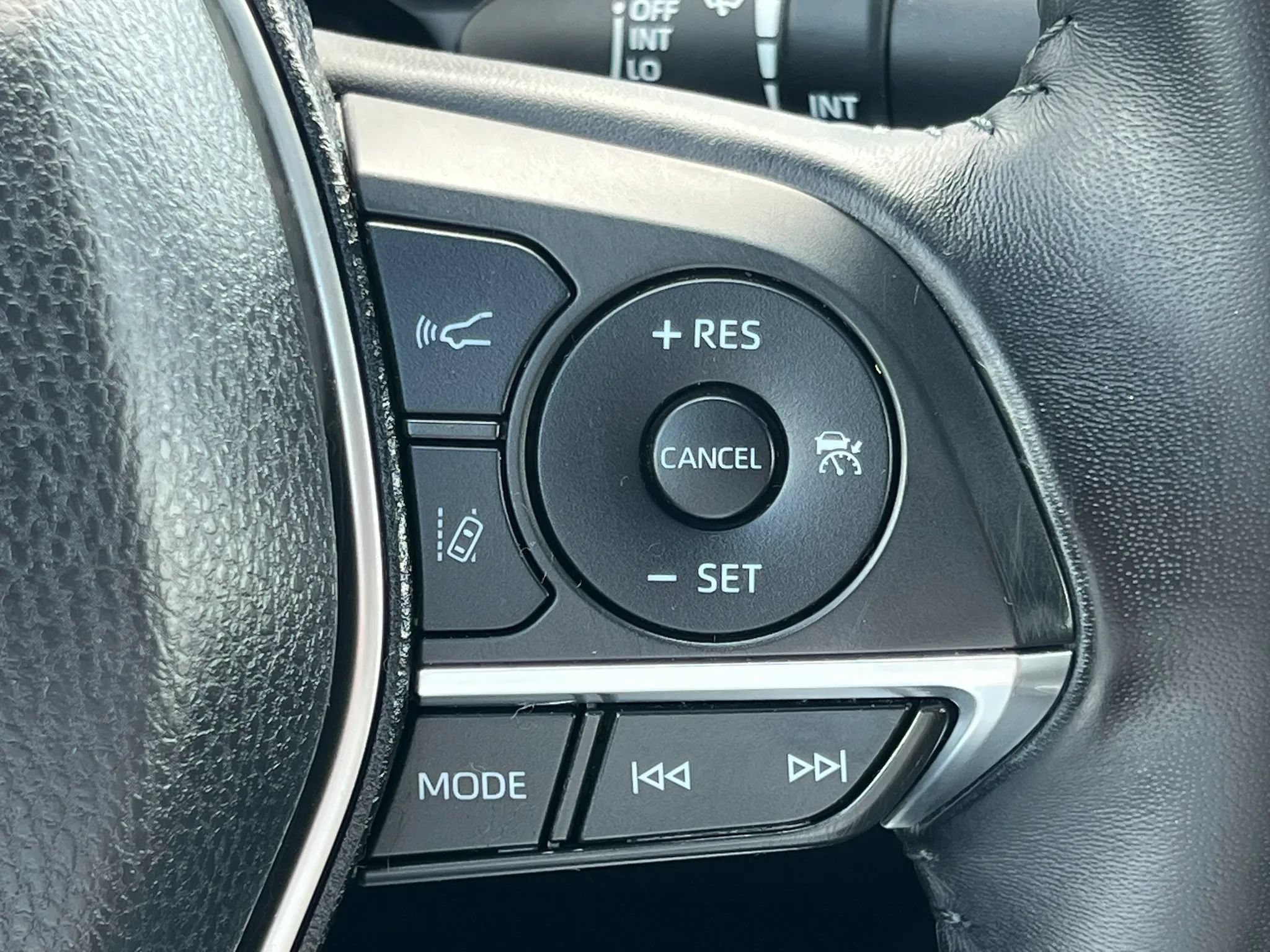 Used 2018 Toyota Camry XLE FWD image 22