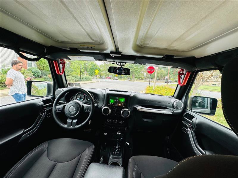 Used 2018 Jeep Wrangler Unlimited Sahara w/ Connectivity Group image 27