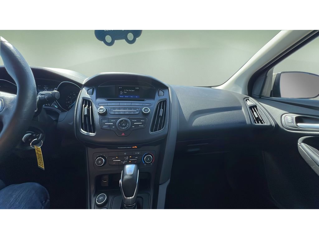 Used 2015 Ford Focus SE w/ SE Cold Weather Package FWD image 17