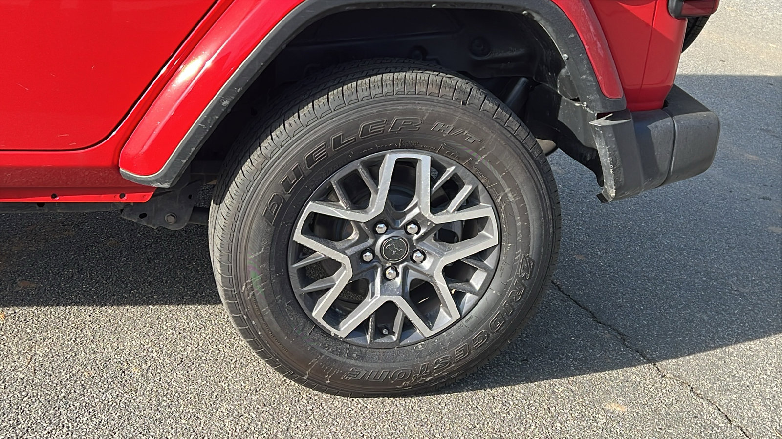 Used 2025 Jeep Wrangler Sahara image 12