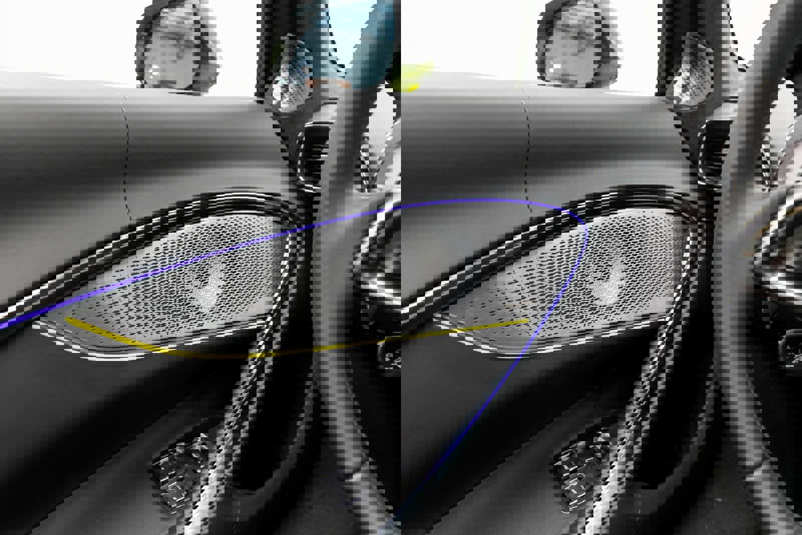 Used 2025 McLaren Artura Spider image 27