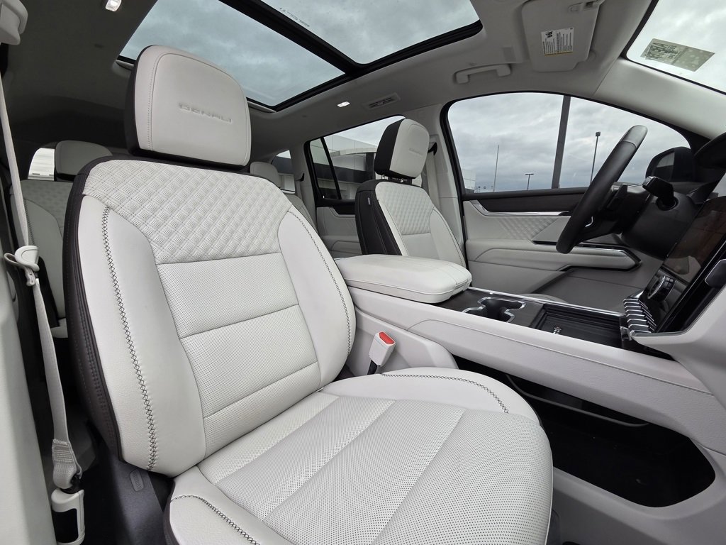 Used 2024 GMC Acadia Denali w/ Super Cruise Package image 28