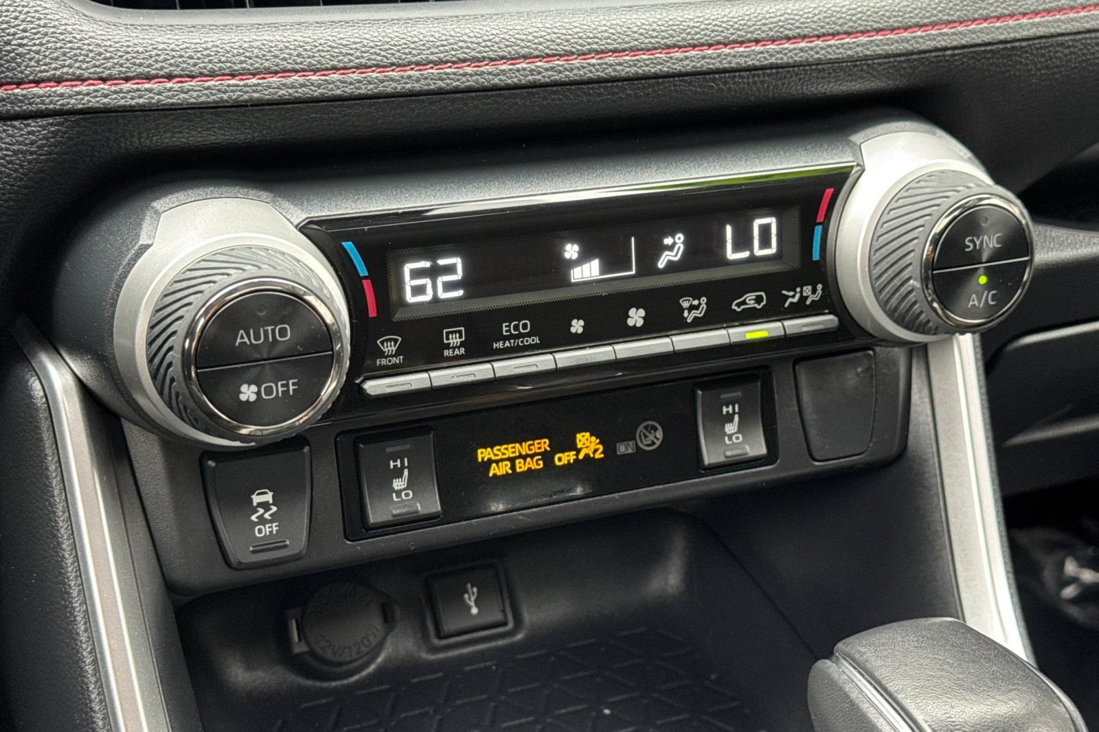 Used 2022 Toyota RAV4 SE w/ Weather & Moonroof Package AWD/4WD image 21