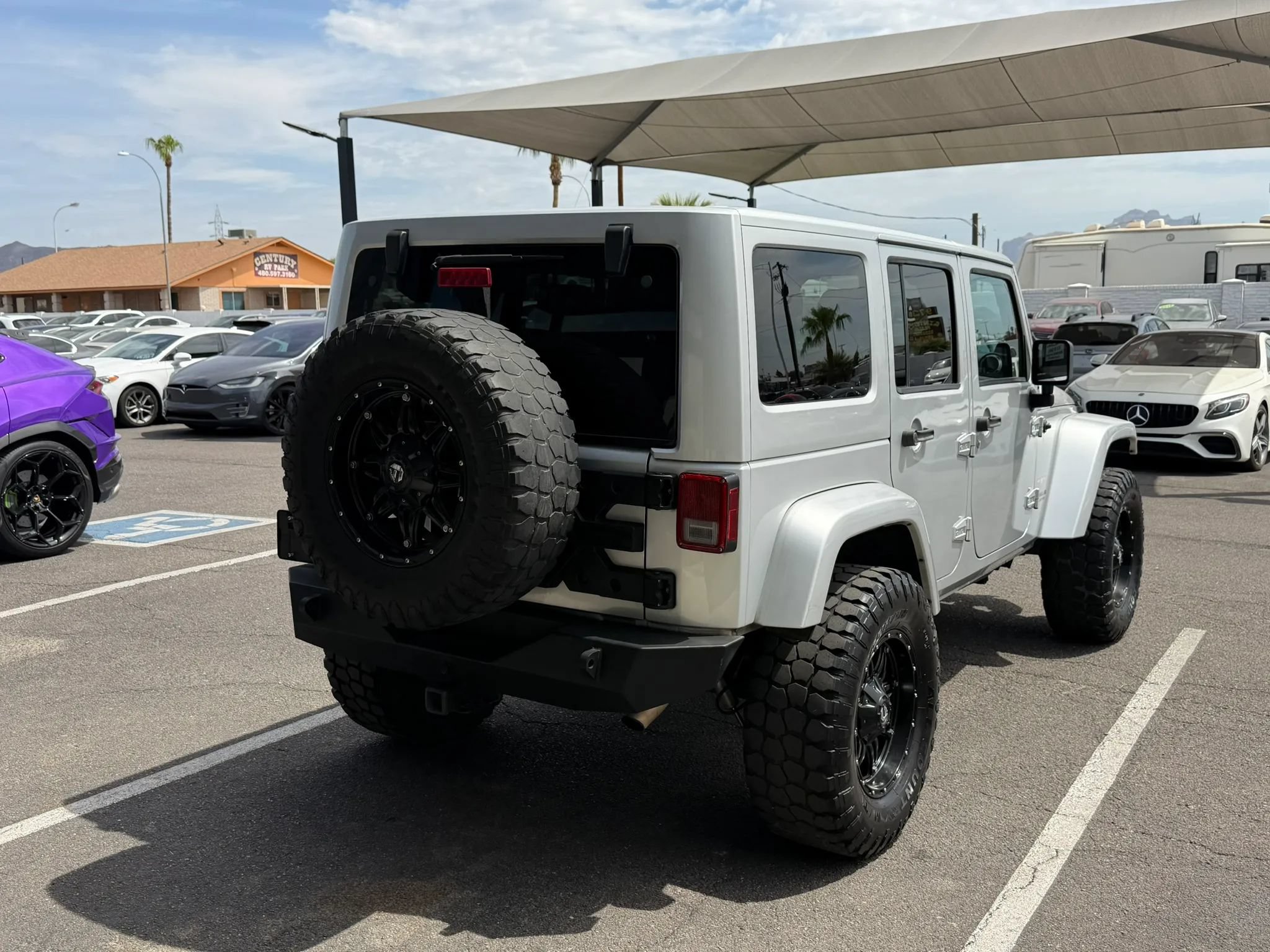 Used 2012 Jeep Wrangler Unlimited Sahara w/ Connectivity Group AWD/4WD image 10