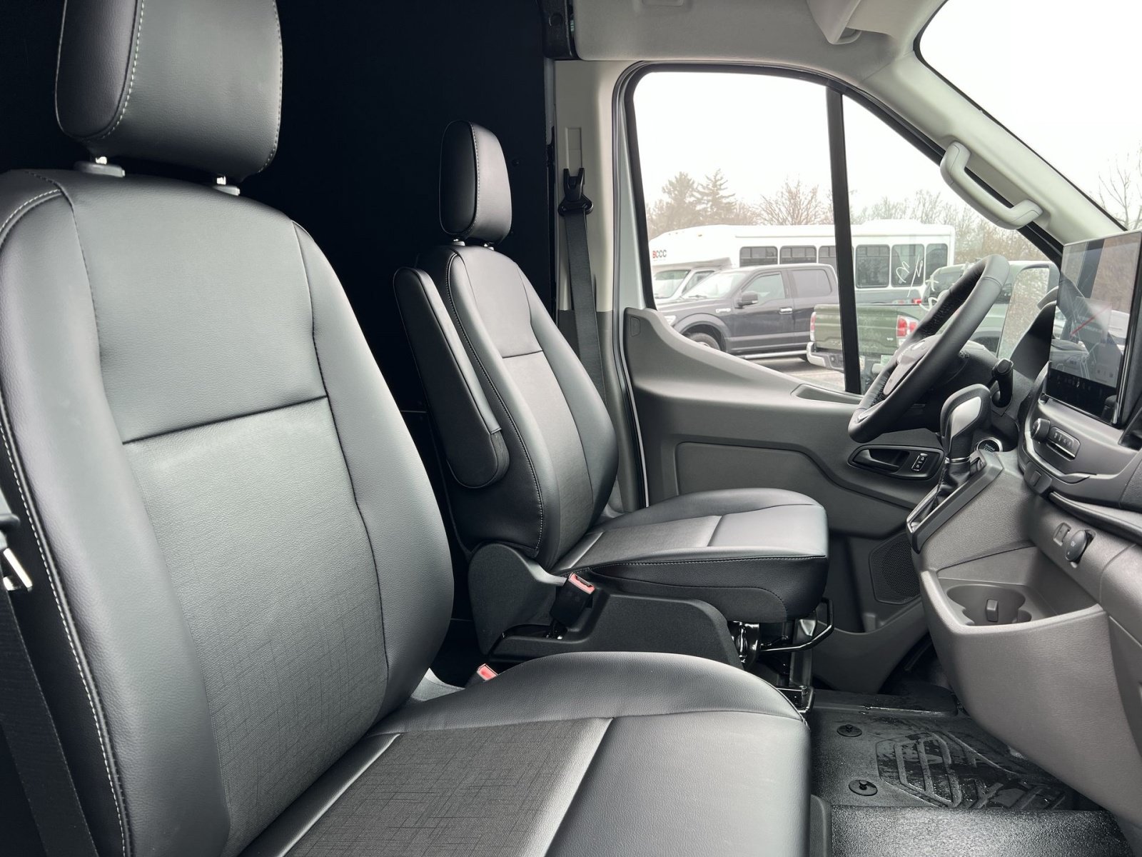New 2026 Ford Transit 250 148 Medium Roof w/ Load Area Protection Package RWD image 29