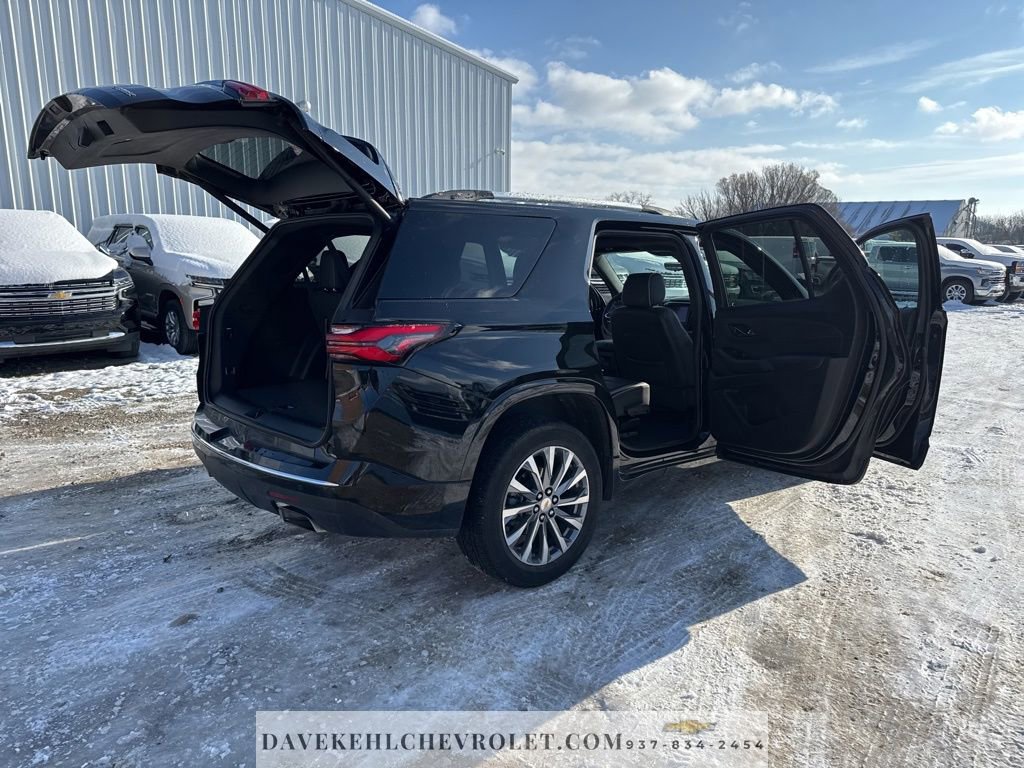 Used 2023 Chevrolet Traverse Premier image 32