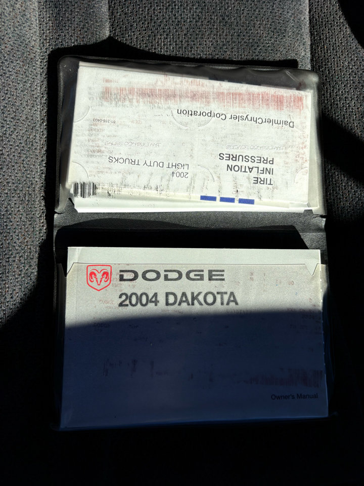 Used 2004 Dodge Dakota 2WD Club Cab w/ Tire & Handling Group image 32