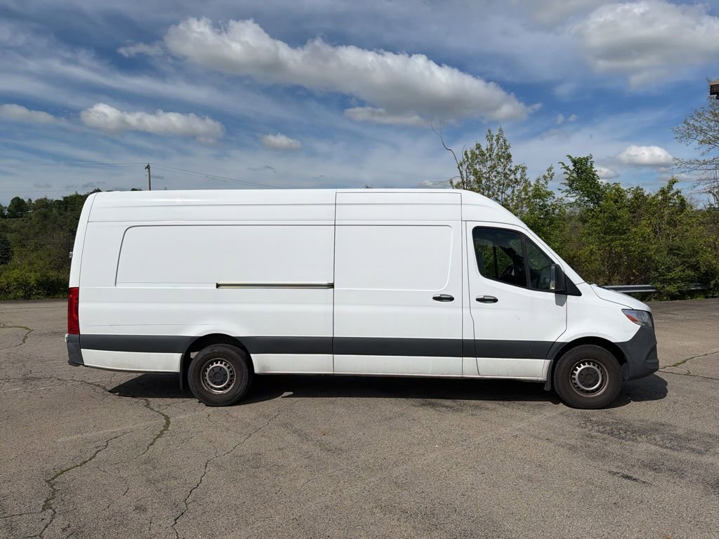 Used 2022 Mercedes-Benz Sprinter 2500 image 2