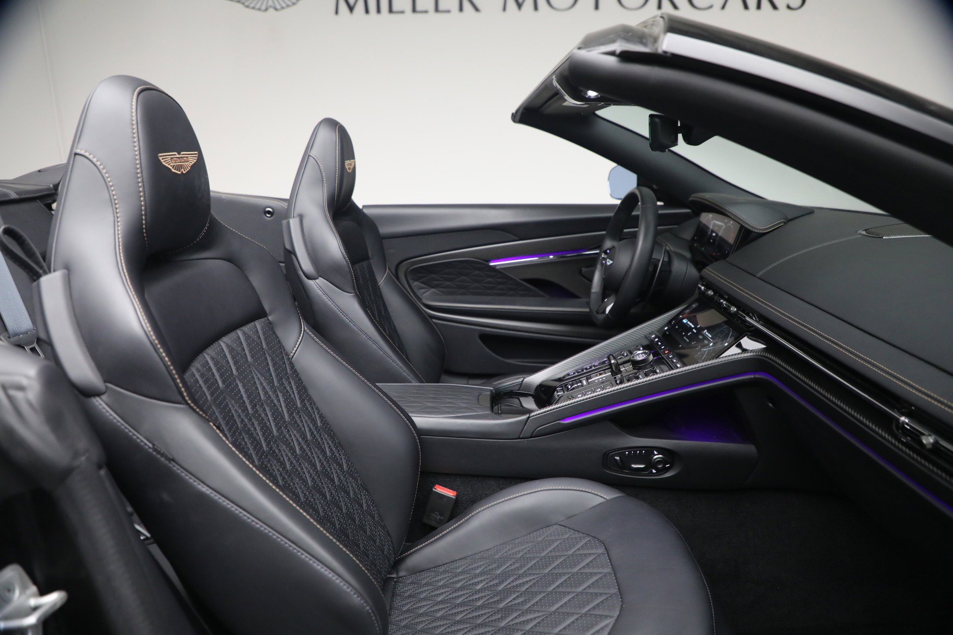 Used 2024 Aston Martin DB12 Convertible RWD image 34