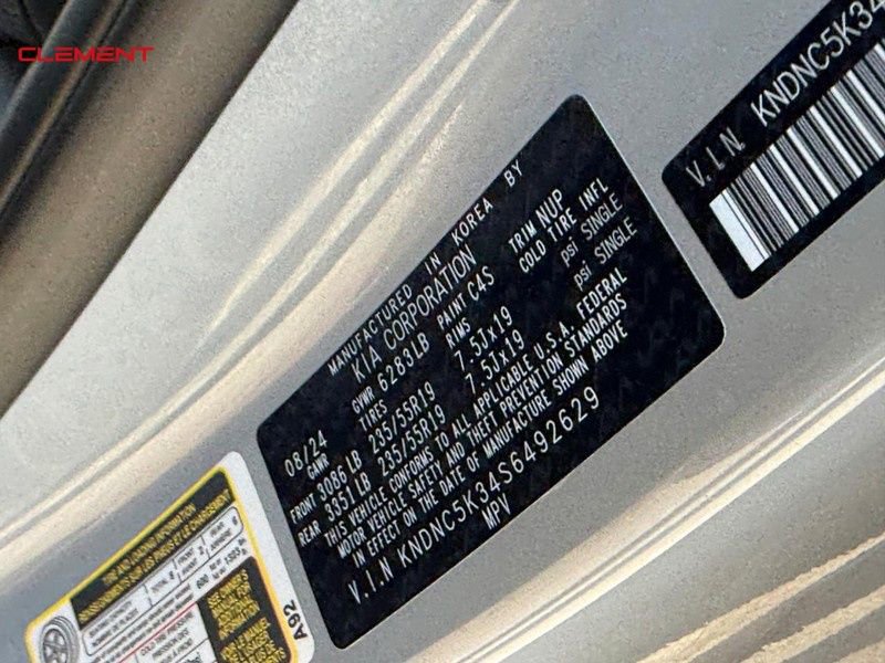 Used 2025 Kia Carnival EX image 32