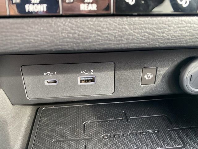 New 2025 Mitsubishi Outlander SE image 28