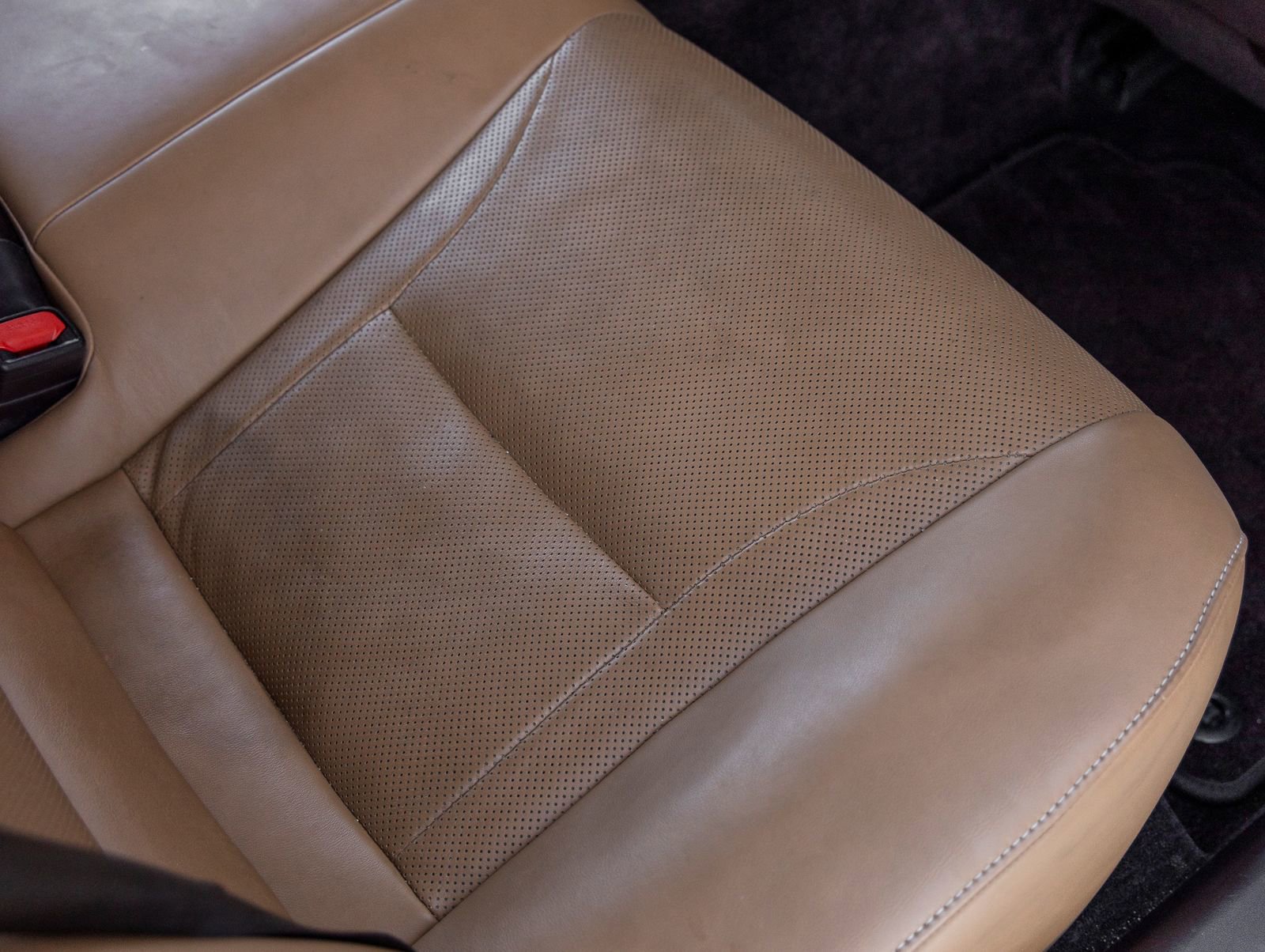 Used 2019 Lexus LS 500 w/ Accessory Package (Z2) image 36