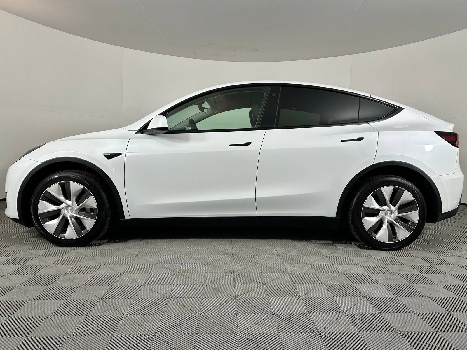 Used 2023 Tesla Model Y Long Range image 16