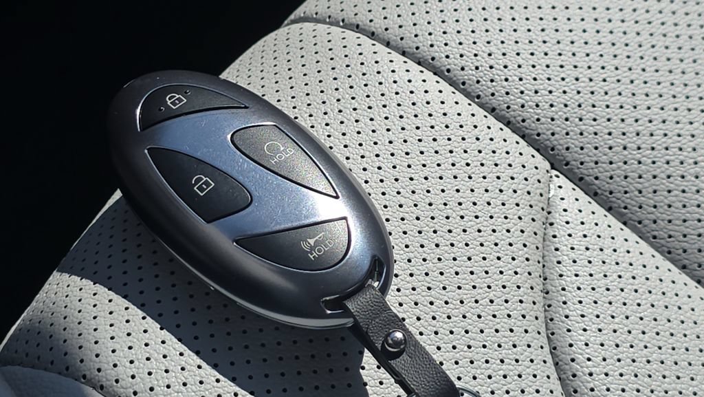 New 2026 Hyundai Elantra Limited FWD image 32