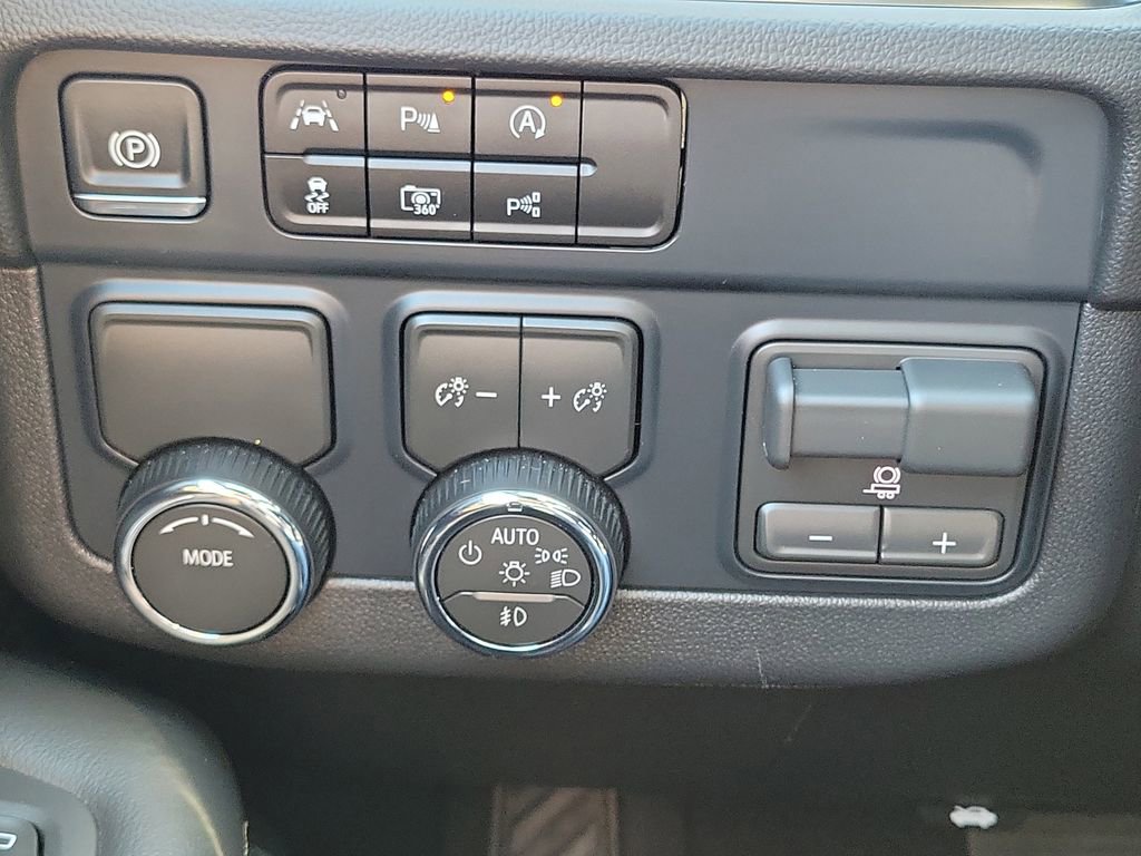 Used 2026 Chevrolet Tahoe Premier RWD image 13