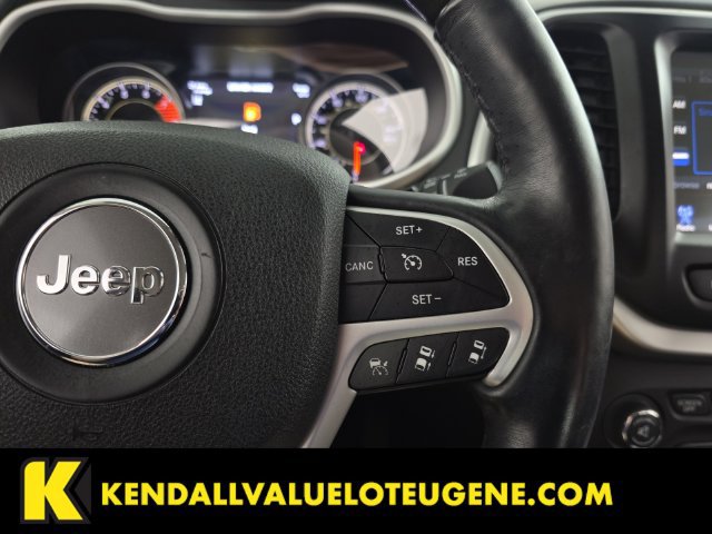 Used 2017 Jeep Cherokee Overland w/ Technology Group AWD/4WD image 14