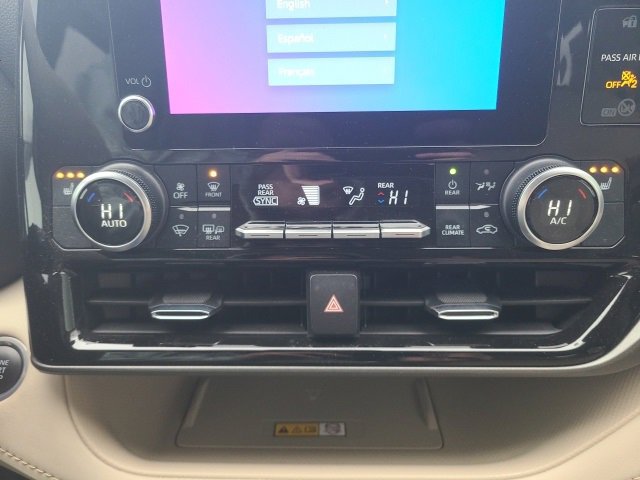 Used 2024 Toyota Highlander XLE image 28