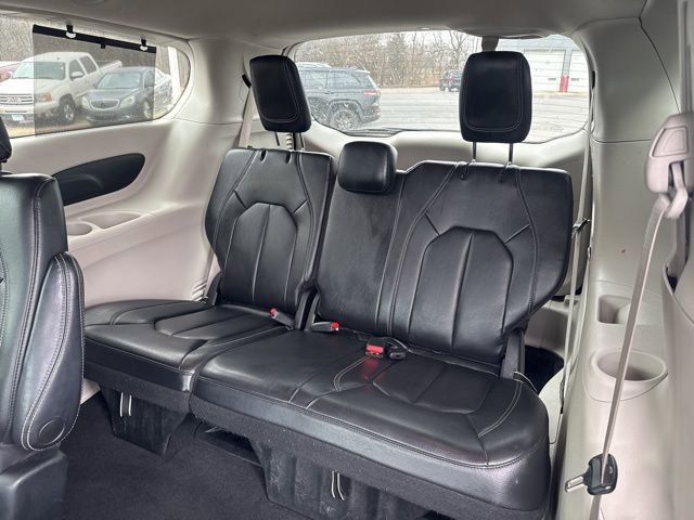 Used 2022 Chrysler Pacifica Touring-L FWD image 15