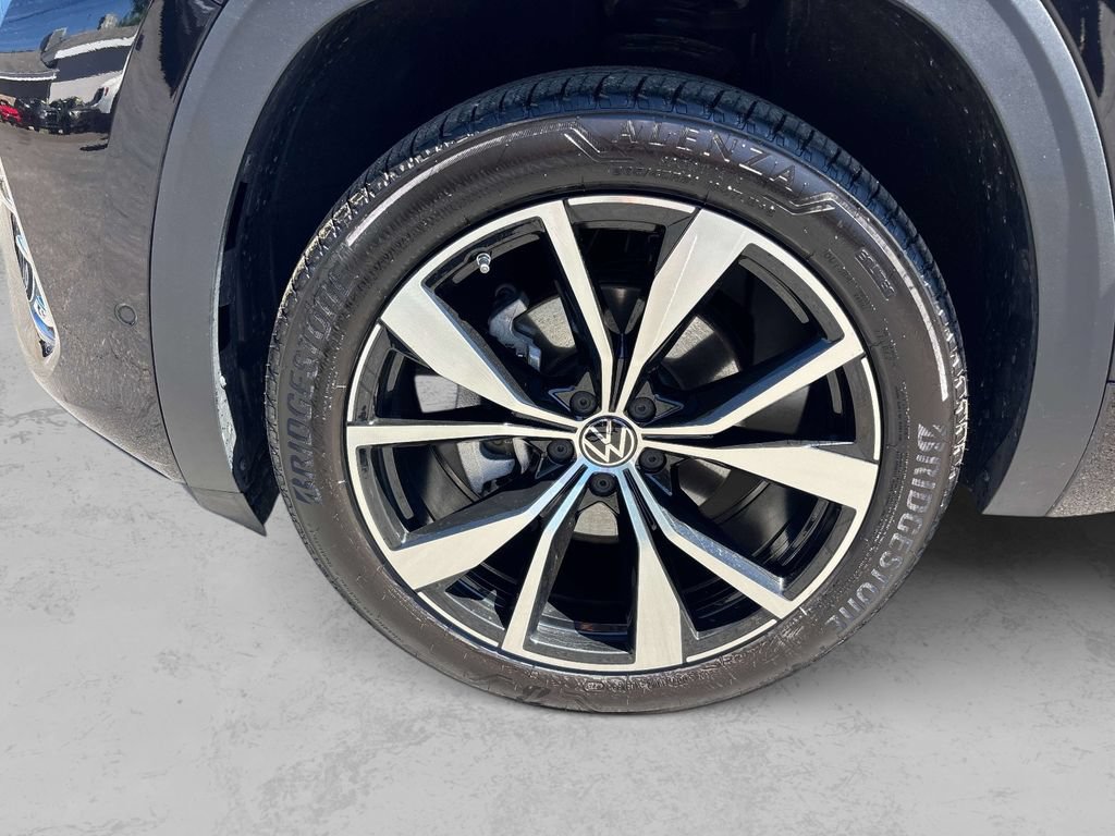 Used 2025 Volkswagen Atlas Cross Sport SEL Premium R-Line AWD/4WD image 8