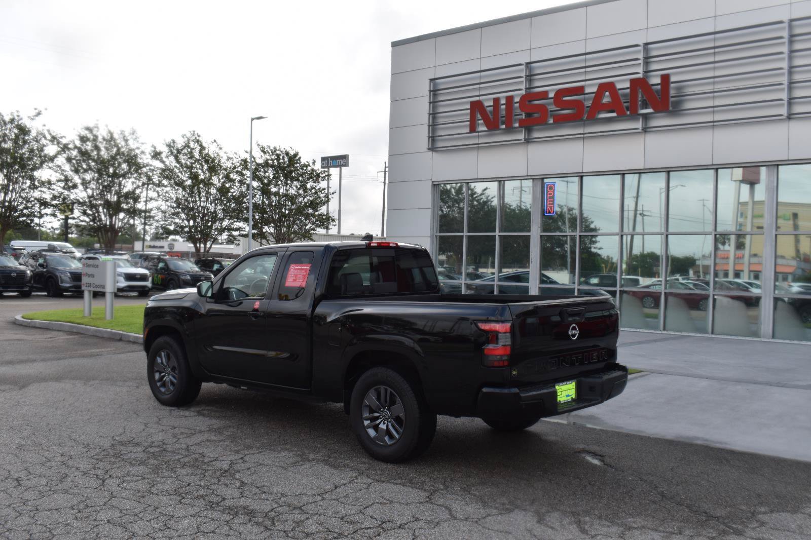 Certified 2025 Nissan Frontier SV RWD image 4