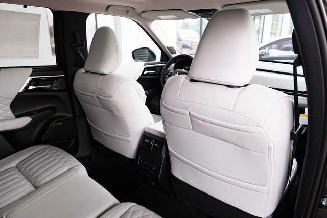 New 2025 Mitsubishi Outlander AWD image 30