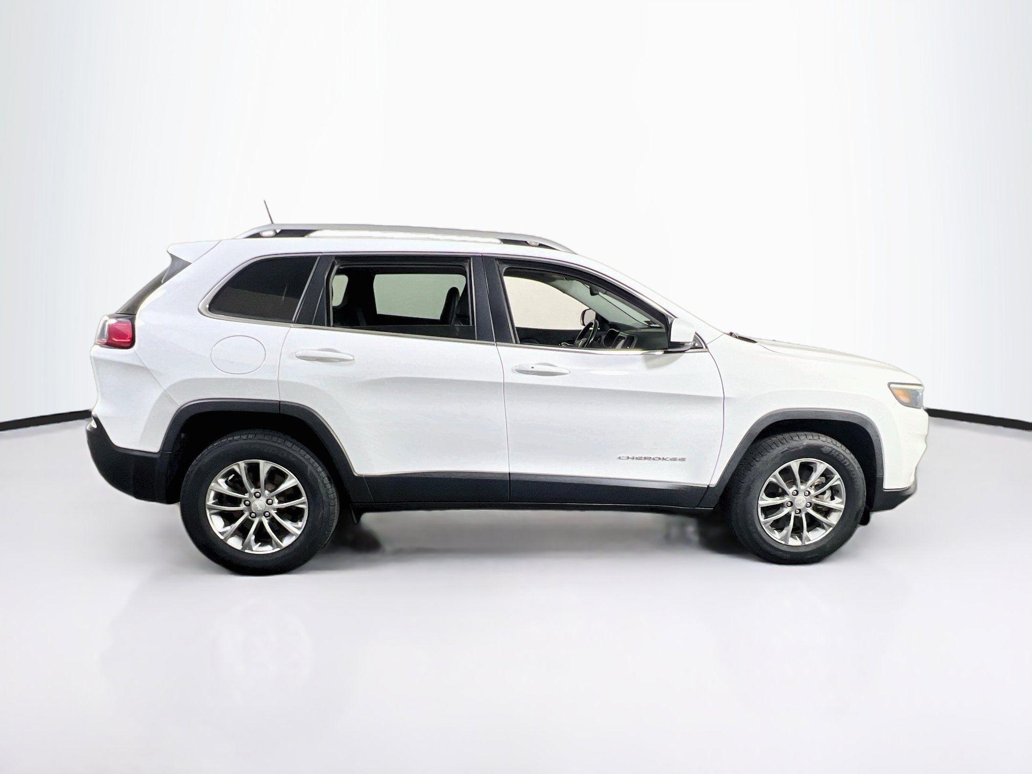 Used 2021 Jeep Cherokee Latitude Lux w/ Comfort/Convenience Group AWD/4WD image 4