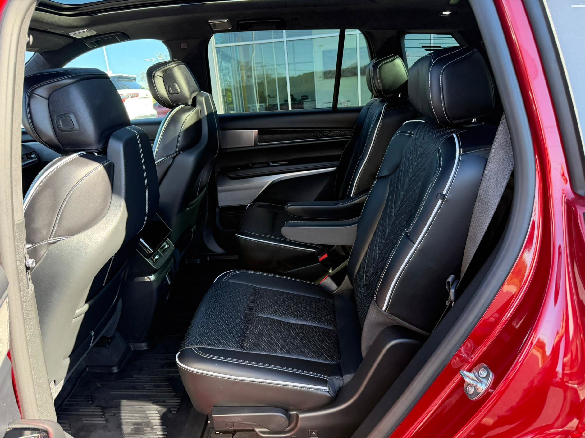 Certified 2026 Cadillac Vistiq Platinum w/ LPO, Floor Liner Package AWD/4WD image 19