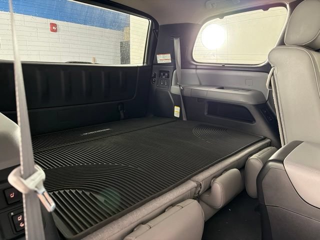 Used 2022 Toyota Sequoia Platinum AWD/4WD image 19
