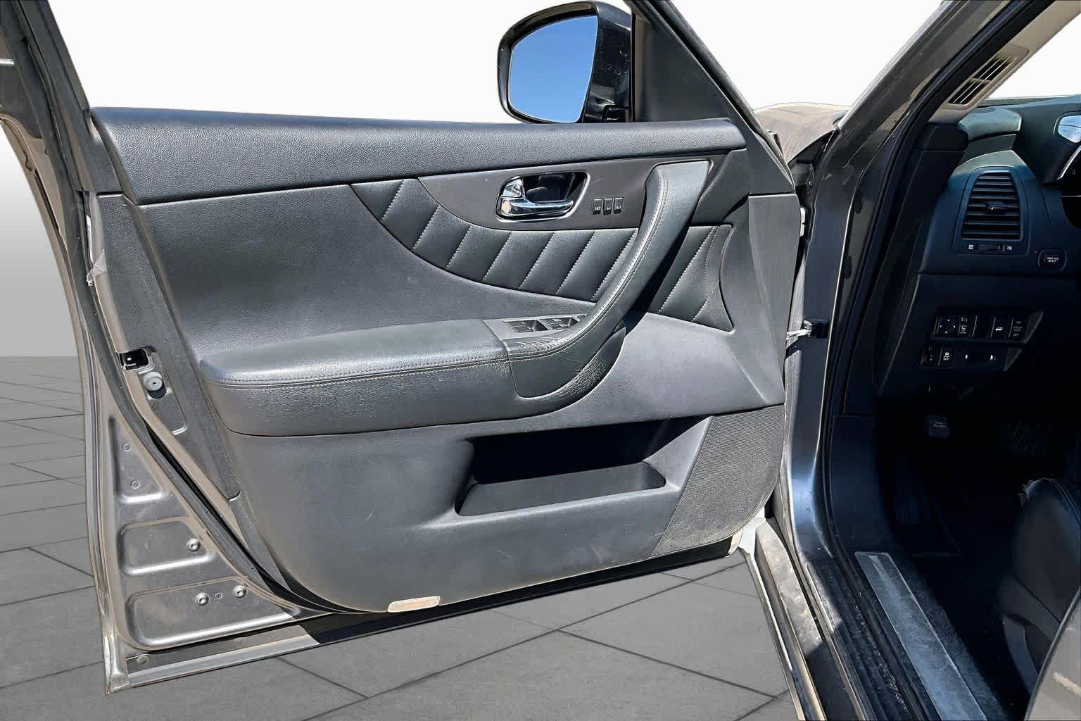 Used 2014 INFINITI QX70 AWD w/ Premium Package image 24