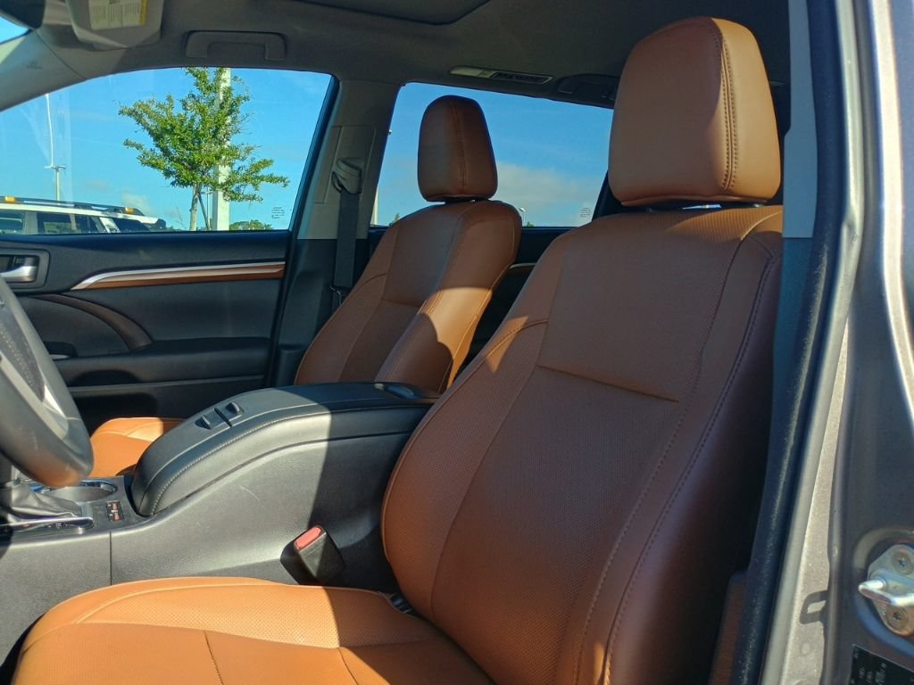 Used 2017 Toyota Highlander Limited FWD image 14