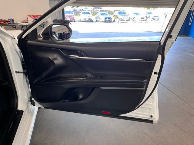 Used 2022 Toyota Camry SE FWD image 12