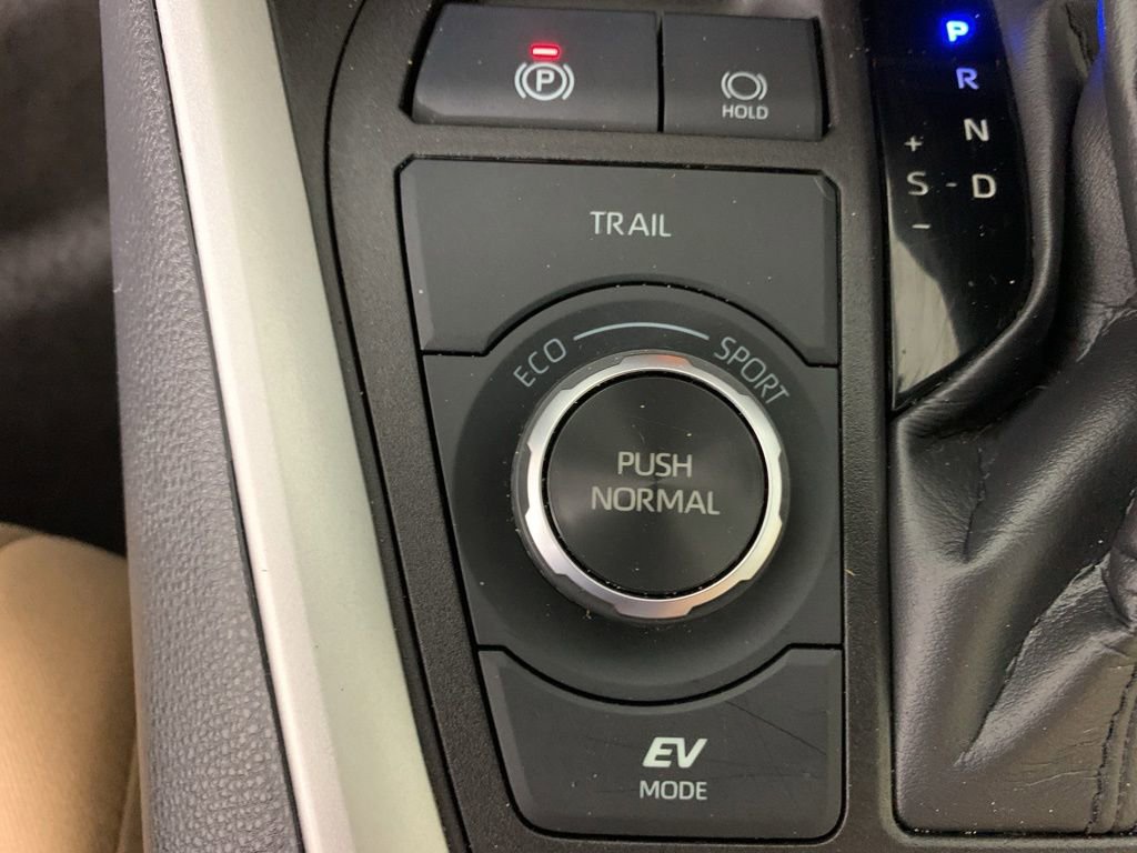 Used 2023 Toyota RAV4 LE AWD/4WD image 27