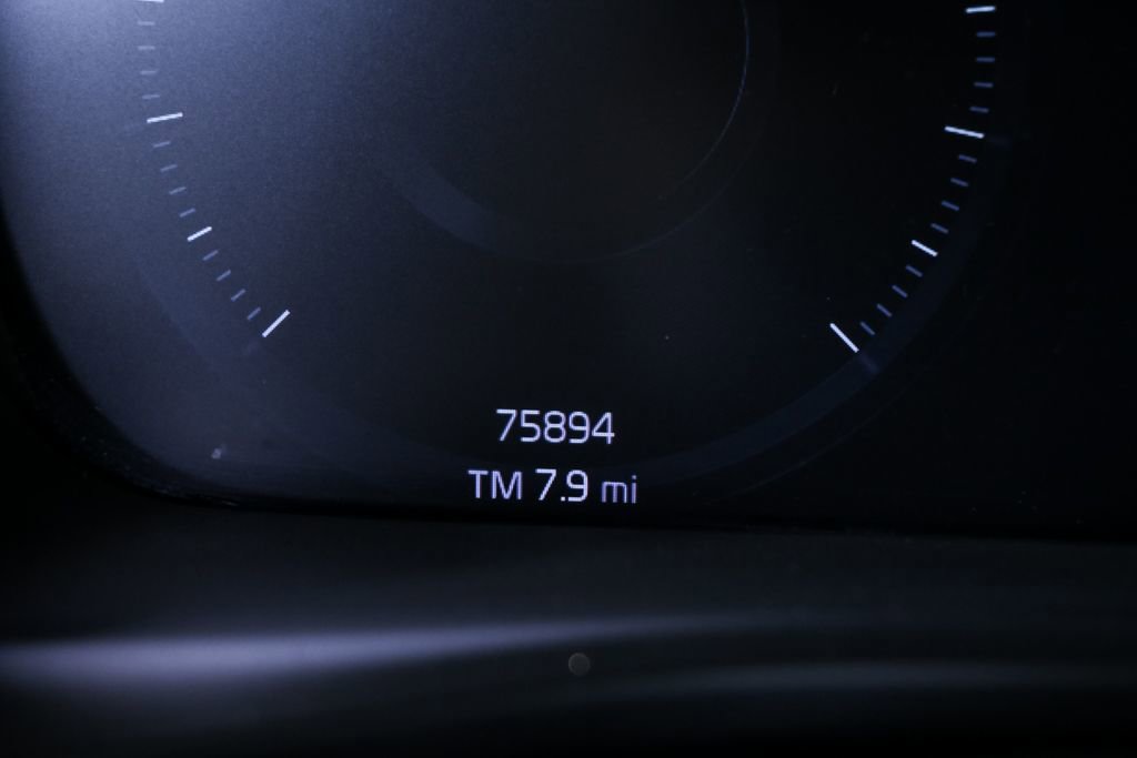 Used 2019 Volvo XC40 T5 Momentum image 12