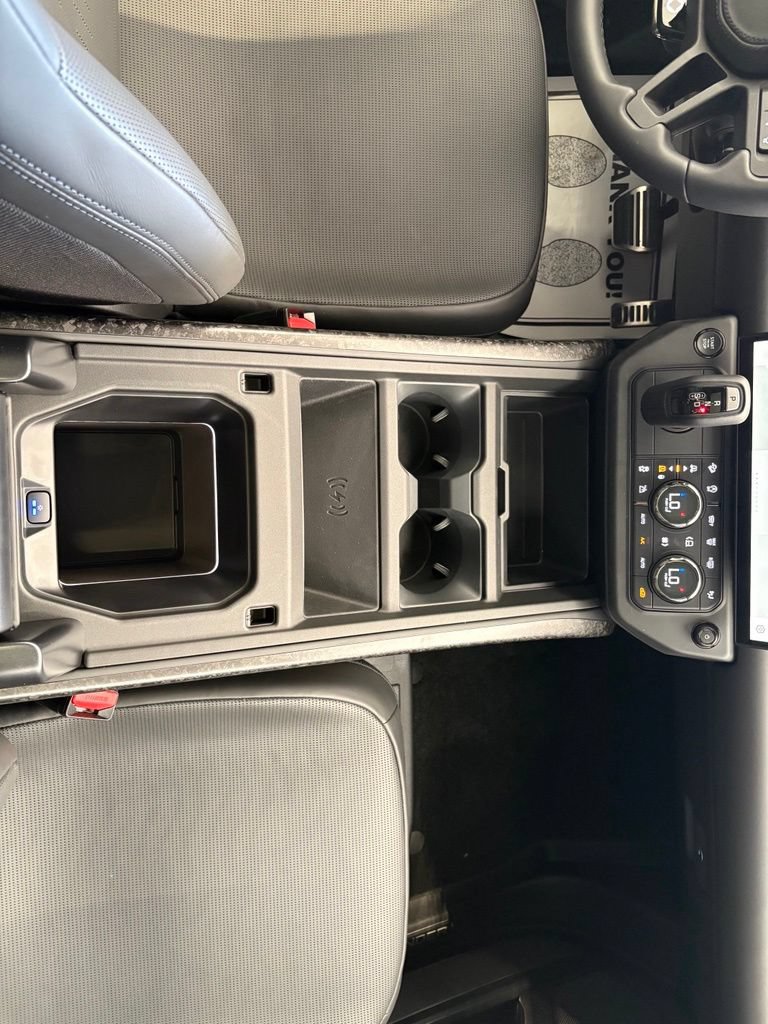 New 2026 Land Rover Defender 110 AWD/4WD image 32