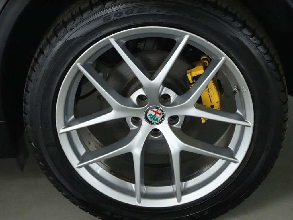 Used 2018 Alfa Romeo Stelvio Ti Sport image 40
