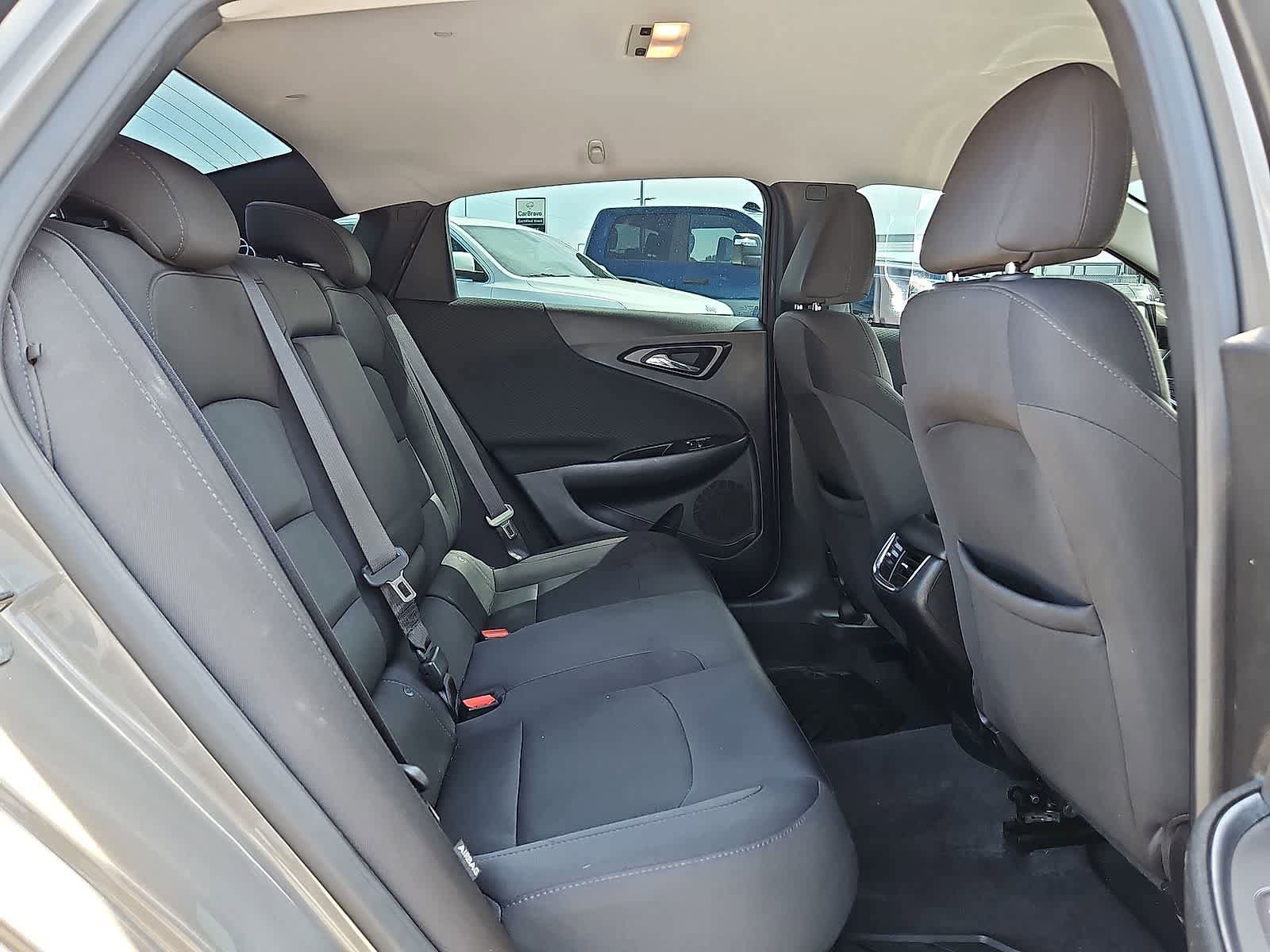 Used 2017 Chevrolet Malibu LT FWD image 31