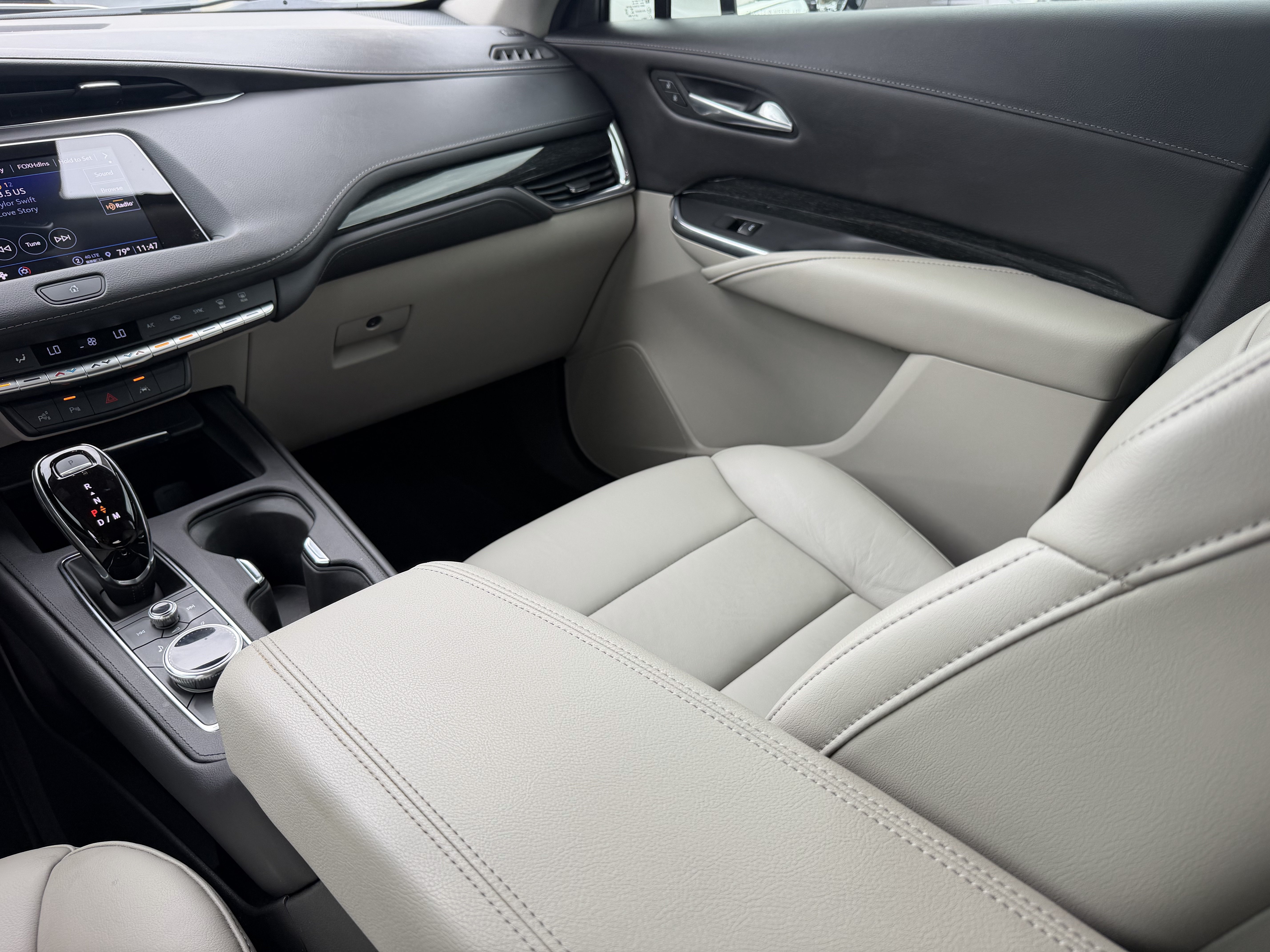 Certified 2022 Cadillac XT4 Premium Luxury w/ Enhanced Visibility Package FWD image 16