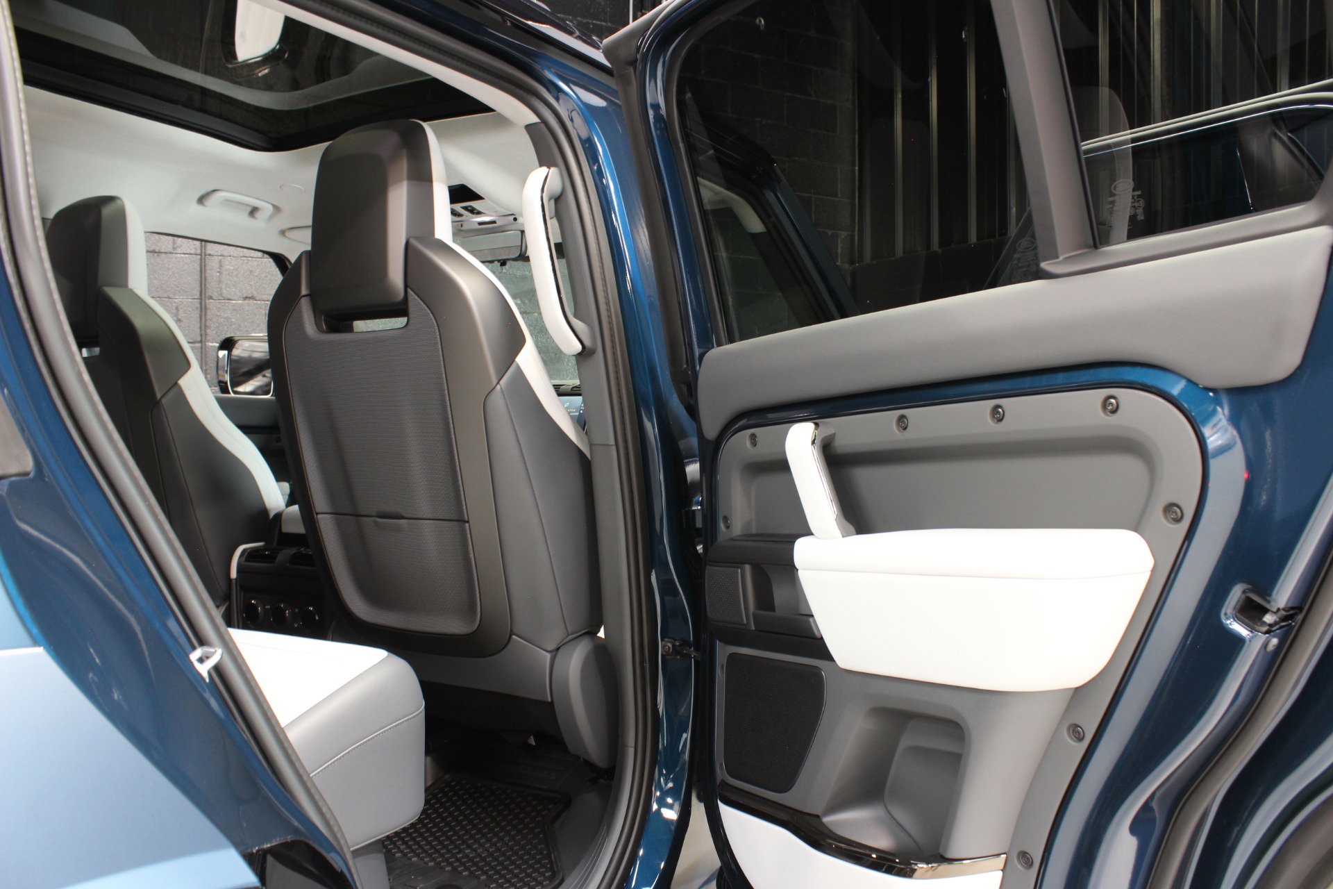 Used 2026 Land Rover Defender 110 OCTA image 50