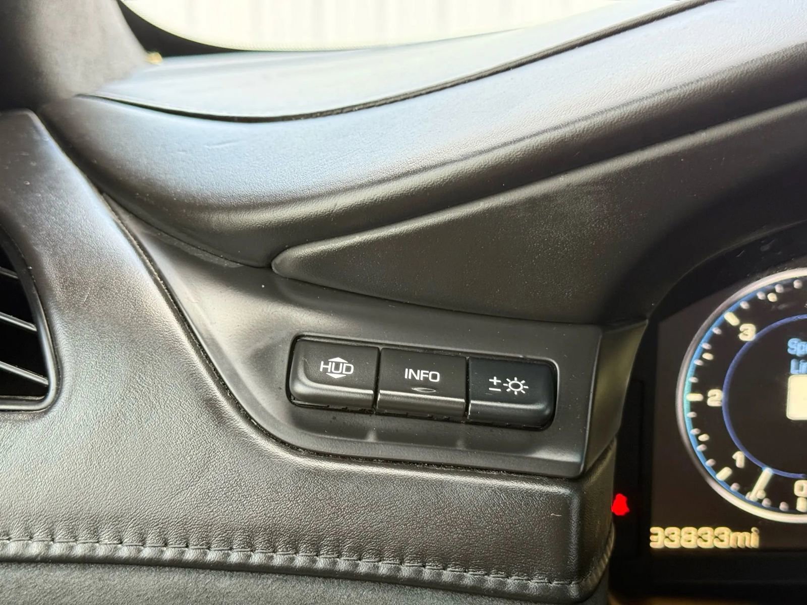 Used 2015 Cadillac Escalade ESV Platinum image 40