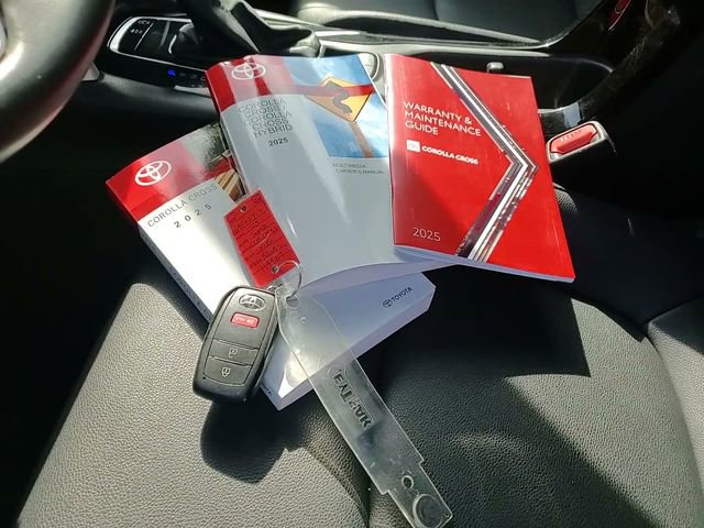 Certified 2025 Toyota Corolla Cross XLE image 7