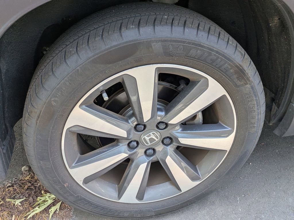 Used 2025 Honda Pilot Touring image 8