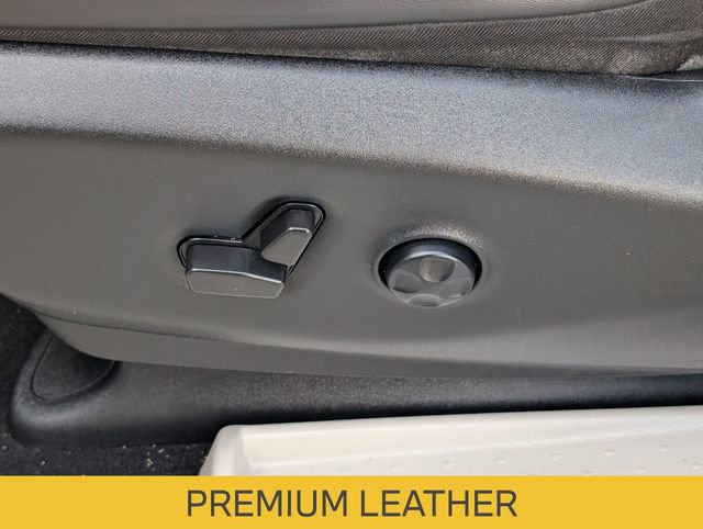 Used 2023 Chrysler Pacifica Touring-L FWD image 14
