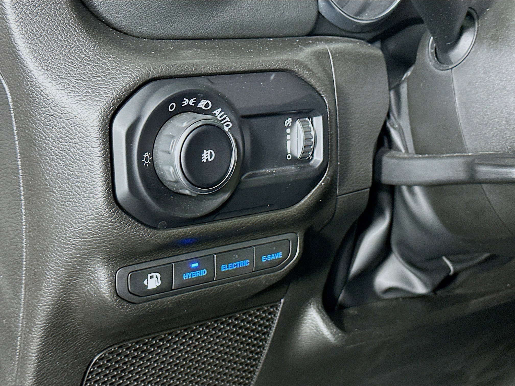 Used 2023 Jeep Wrangler Sahara w/ Cold Weather Group image 16