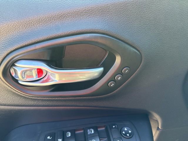 Used 2021 Jeep Cherokee Limited image 19