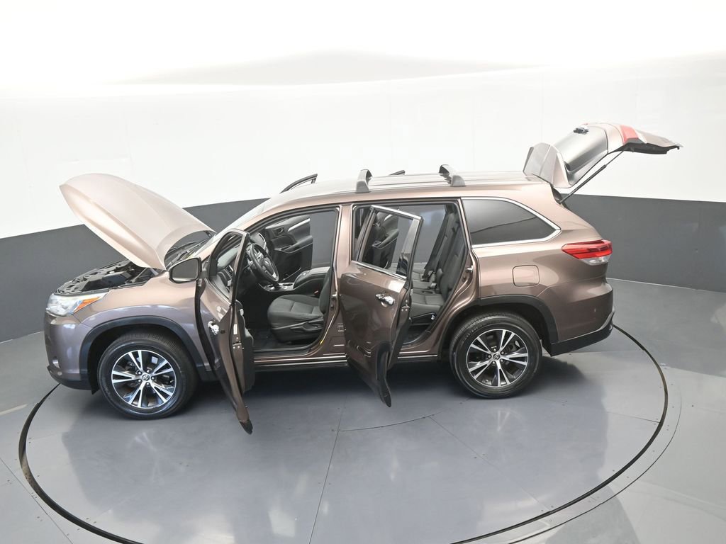 Used 2019 Toyota Highlander LE FWD image 63