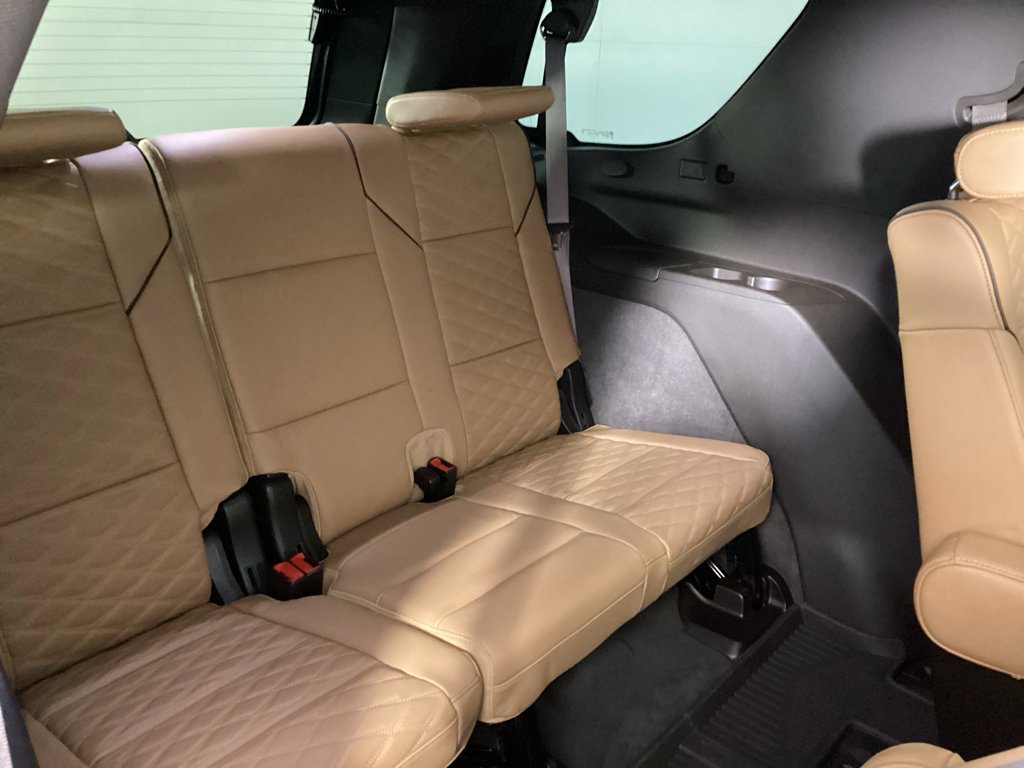 Used 2023 Cadillac Escalade Premium Luxury w/ Performance Package image 15