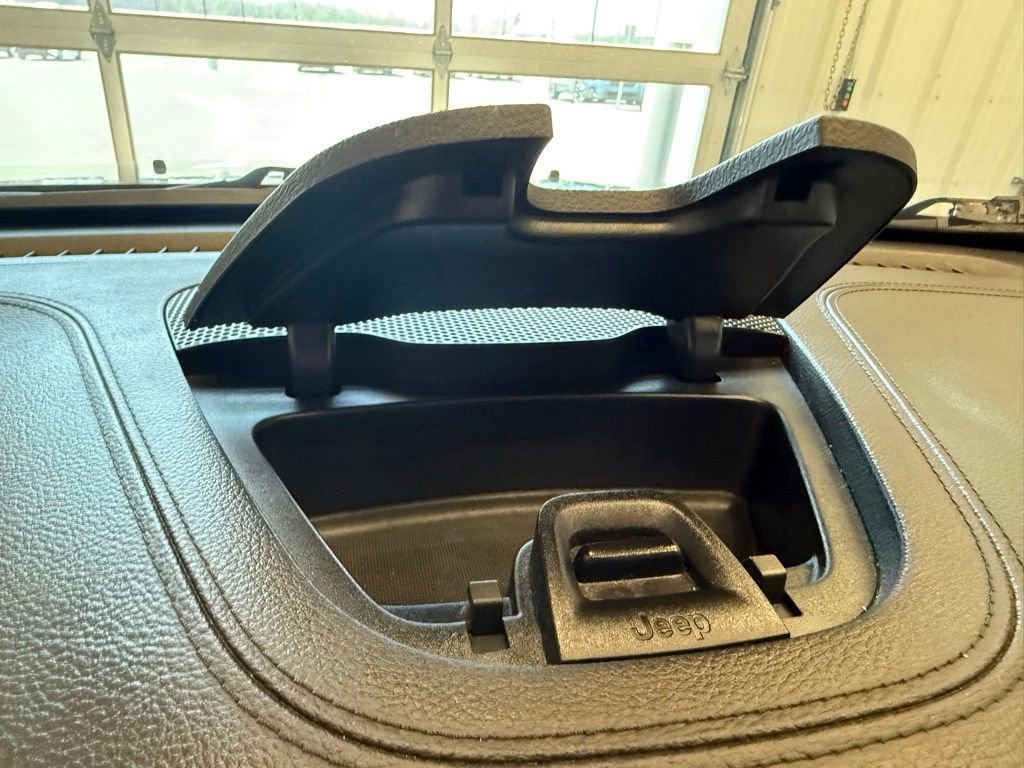 Used 2019 Jeep Cherokee Latitude Plus w/ Cold Weather Group image 29